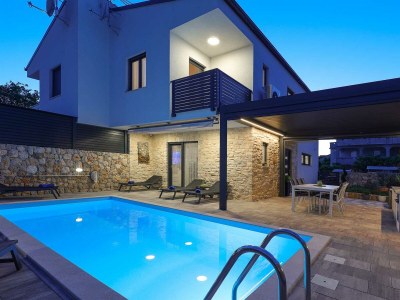 Holiday house Holiday house ZOROO with private pool - Outdoor photo 9