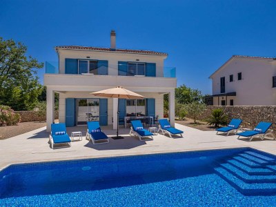 Holiday house Holiday house DAN with private pool - Outdoor photo 2