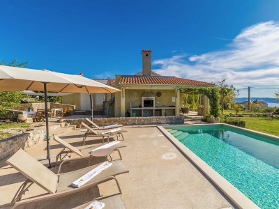 Holiday house Holiday house TRSJA with swimming pool - Outdoor photo 4