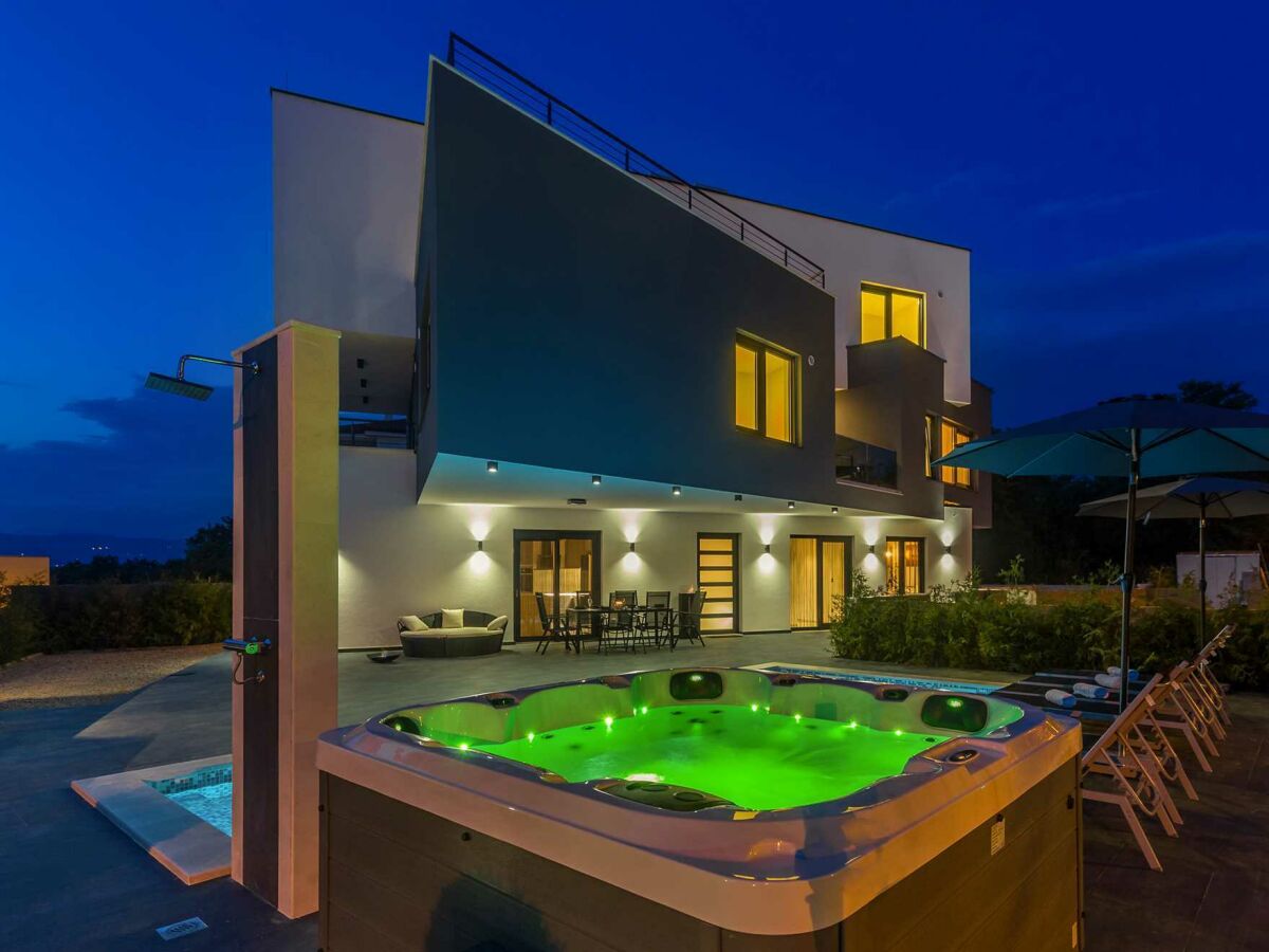 Apartment Luxury apartment NOA with pool and hot tub