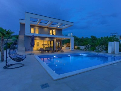 Villa Villa QUADRA with heated pool in Pinezići - Villa