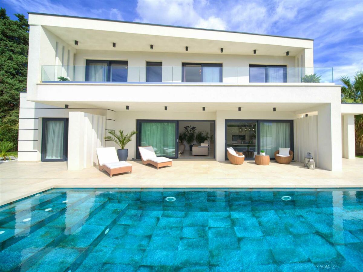 Villa Villa LUMINOSA with outdoor and indoor pool and sauna - Outdoor photo 3