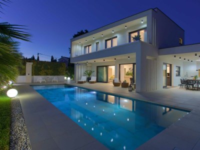 Villa Villa LUMINOSA with outdoor and indoor pool and sauna in Vrh - Villa