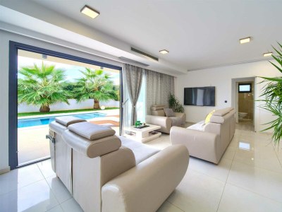 Villa Villa LUMINOSA with outdoor and indoor pool and sauna - Features photo 26