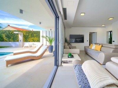 Villa Villa LUMINOSA with outdoor and indoor pool and sauna - Features photo 27