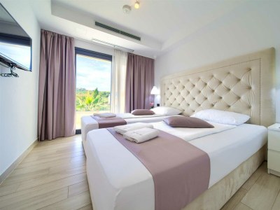 Villa Villa LUMINOSA with outdoor and indoor pool and sauna - Features photo 37