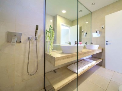 Villa Villa LUMINOSA with outdoor and indoor pool and sauna - Features photo 40