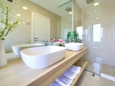 Villa Villa LUMINOSA with outdoor and indoor pool and sauna - Features photo 48