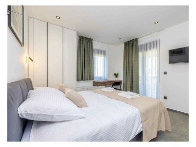 Holiday house Holiday house TARA & LANA I with heated pool - Features photo 11