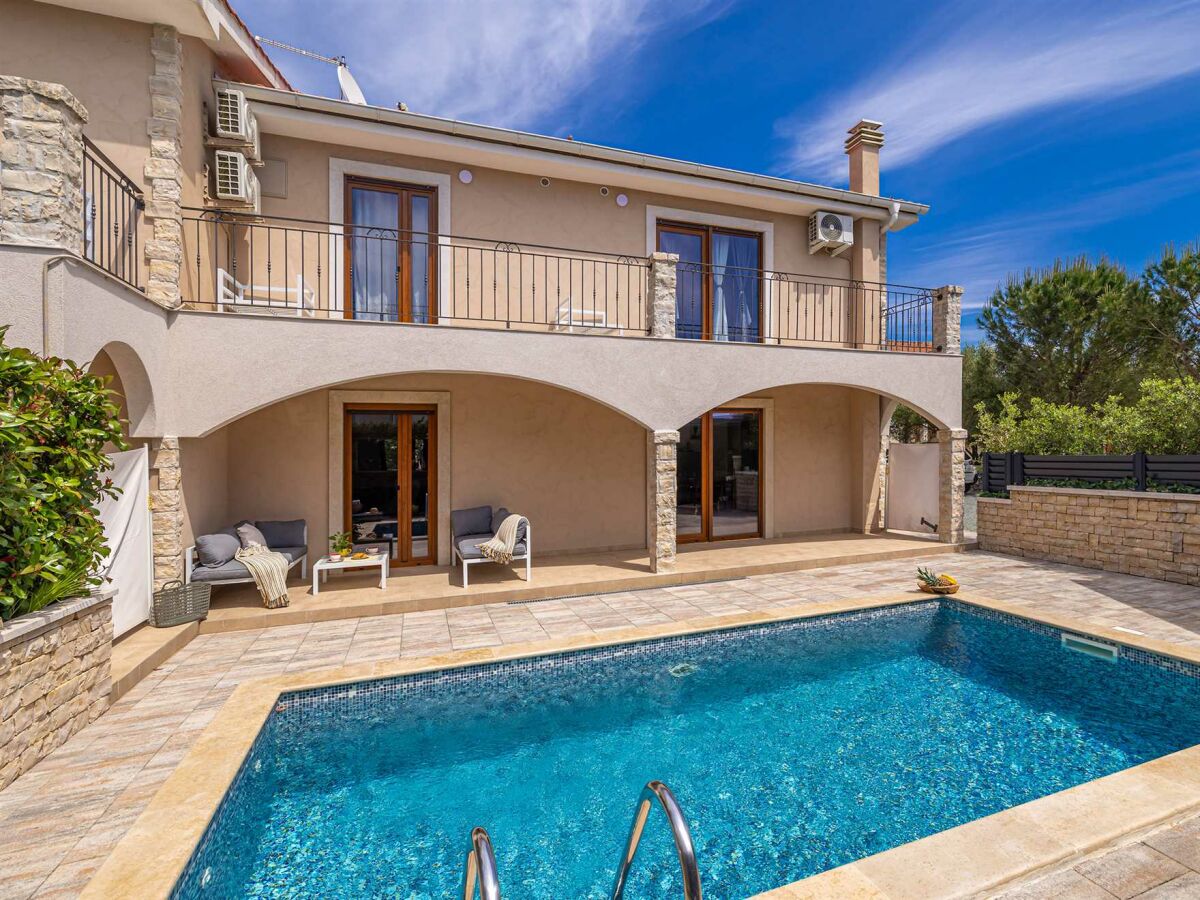 Holiday house Modern and attractive holiday house DIJANA