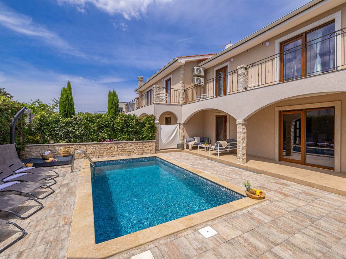 Holiday house Modern and attractive holiday house DIJANA - Outdoor photo 5