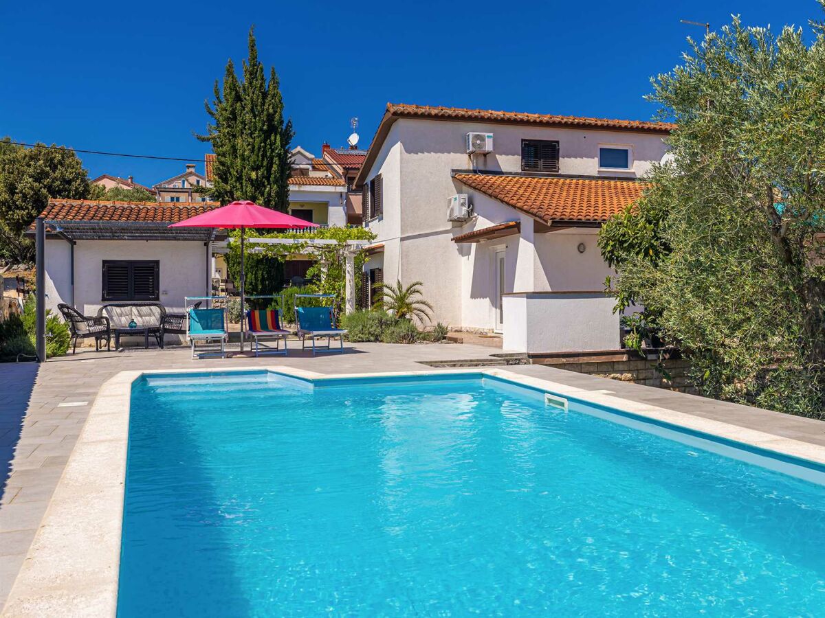 Villa Holiday house LEDINE with pool - Outdoor photo 2