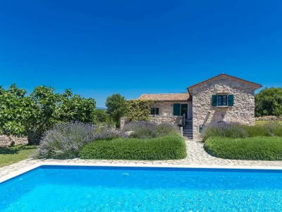 Holiday house Holiday house DAJANA with mediterranean garden in Strilčići - Holiday house