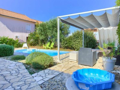 Holiday house Holiday house NIKA with pool and jacuzzi - Features photo 5