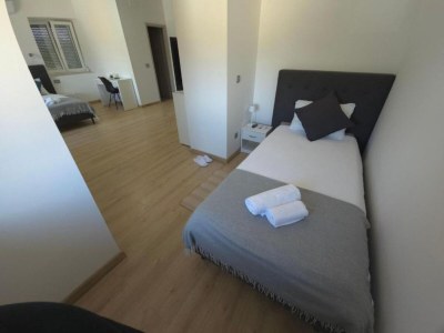 Apartment Rooms Burnum - Twin Room 7 - Features photo 24