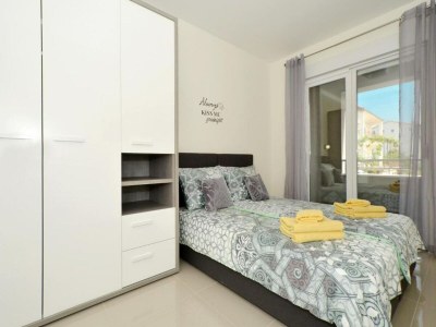 Apartment Apartment Sunshine Trogir - Three Bedroom Apartment with Balcony - Features photo 27