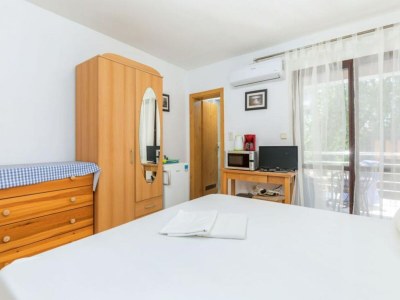 Apartment Apartments Manda - Double Room With Terrace (A6) - Features photo 8