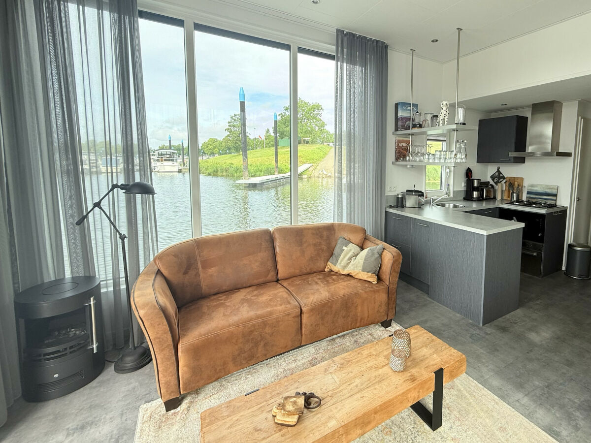 House boat Maasterp - Woonboot 1 - Features photo 4