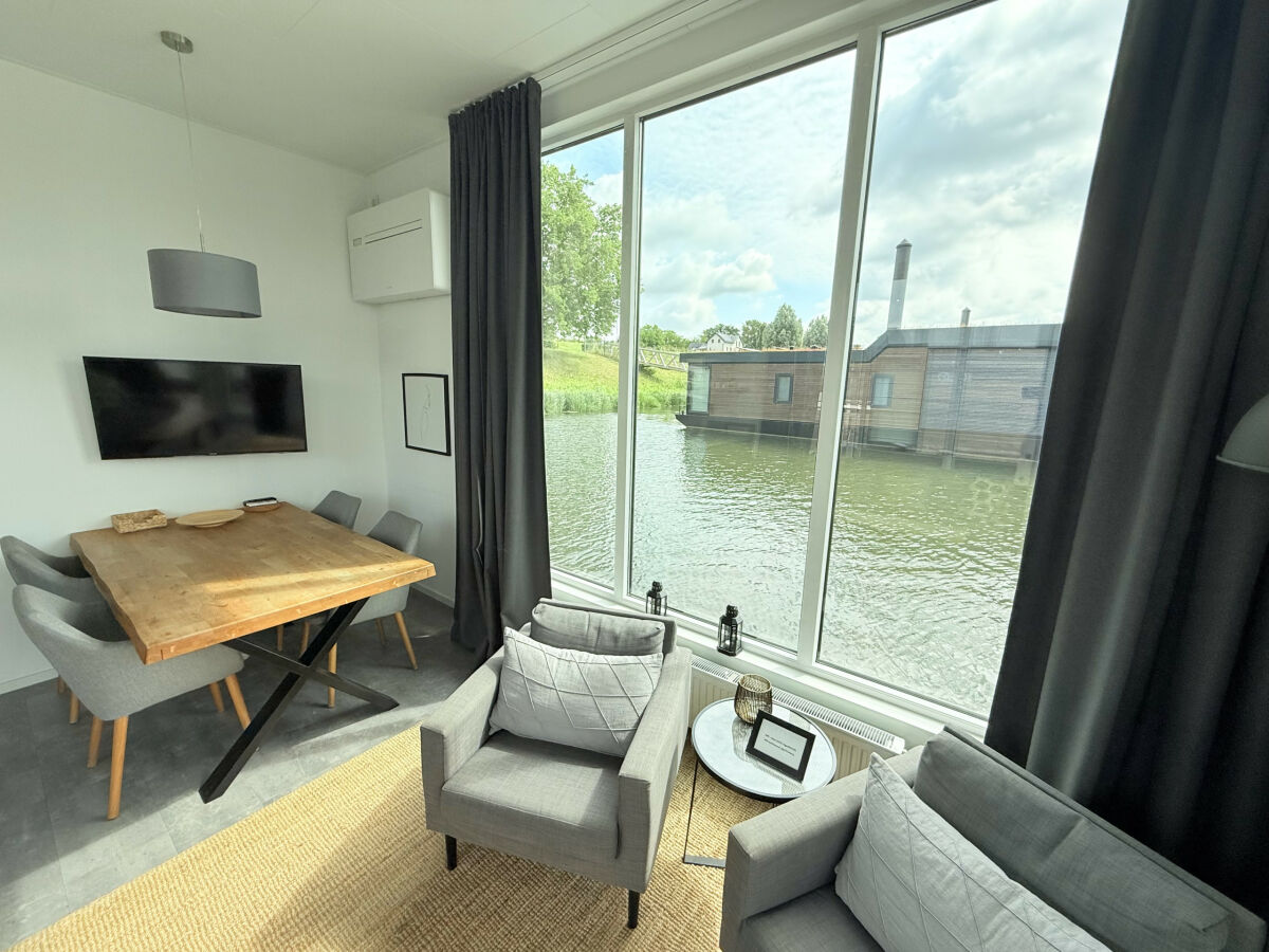 House boat Maasterp - Woonboot 16 - Features photo 5