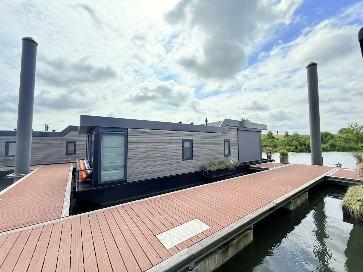 House boat Maasterp - Woonboot 21
