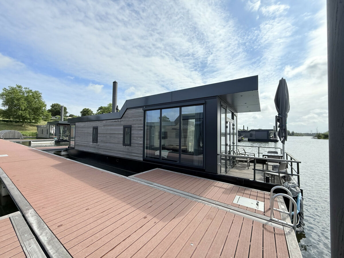 House boat Maasterp - Woonboot 5