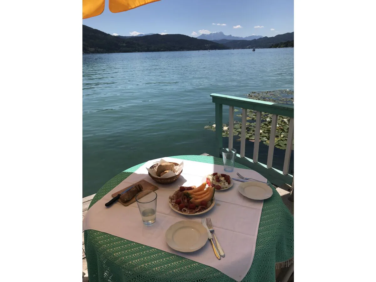 Holiday apartment Hous Moritz directly on the lake