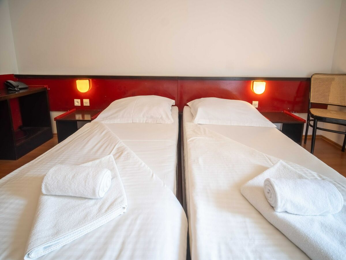 Apartment Hotel Issa - Double Room Park View - Outdoor photo 2