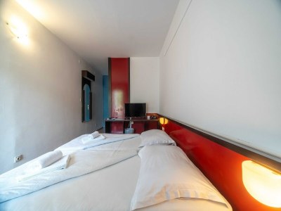 Apartment Hotel Issa - Double Room Park View - Outdoor photo 8