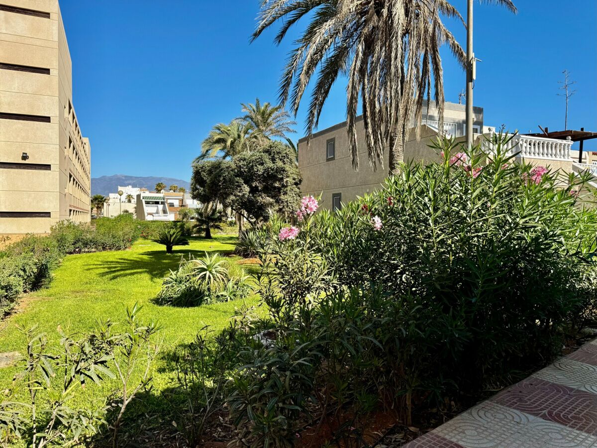 Bungalow Apartment in Roquetas de Mar mit Terrasse - Outdoor photo 3