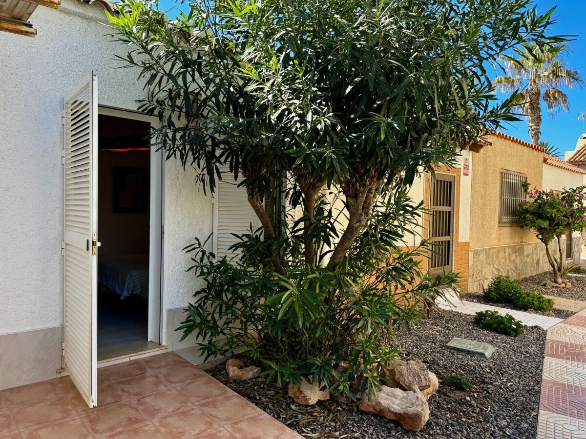 Bungalow Apartment in Roquetas de Mar mit Terrasse - Outdoor photo 5