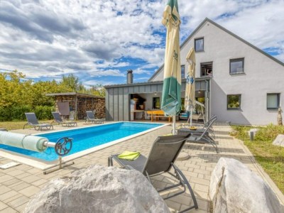 Holiday house Four Bedroom Holiday House Mali Raj with Pool - Outdoor photo 2