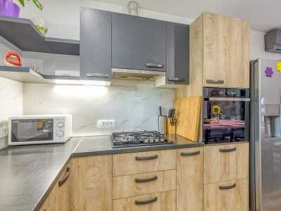 Holiday house Four Bedroom Holiday House Mali Raj with Pool - Features photo 10