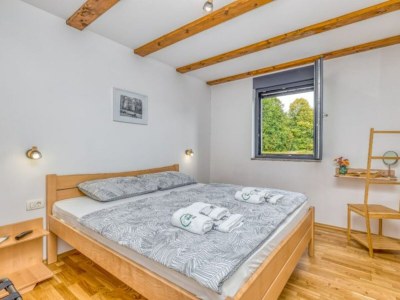 Holiday house Four Bedroom Holiday House Mali Raj with Pool - Features photo 15