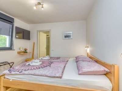 Holiday house Four Bedroom Holiday House Mali Raj with Pool - Features photo 16