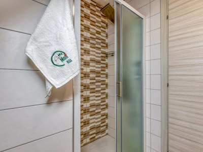 Holiday house Four Bedroom Holiday House Mali Raj with Pool - Features photo 17