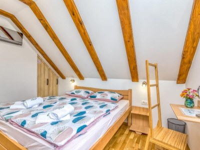 Holiday house Four Bedroom Holiday House Mali Raj with Pool - Features photo 21