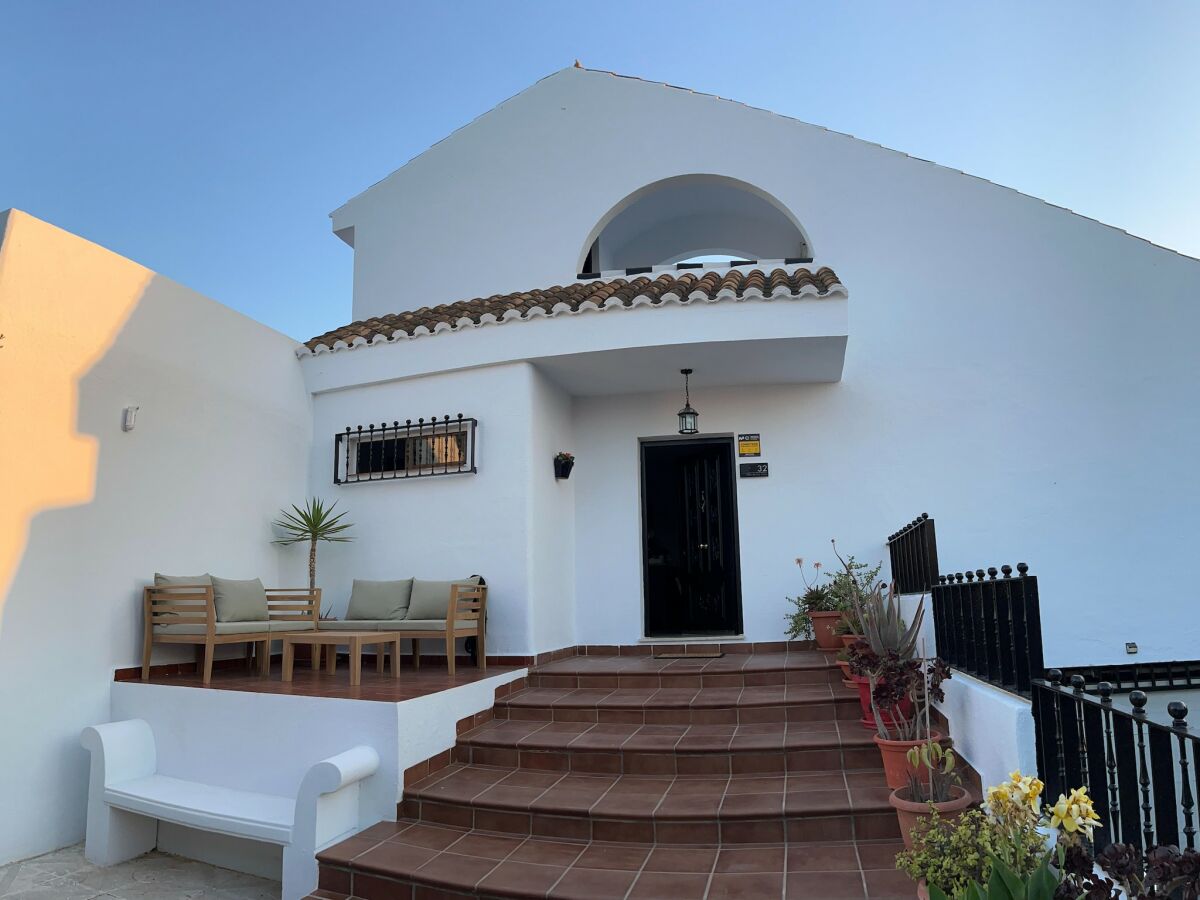 Villa Pleasant Studio House in front of the beach