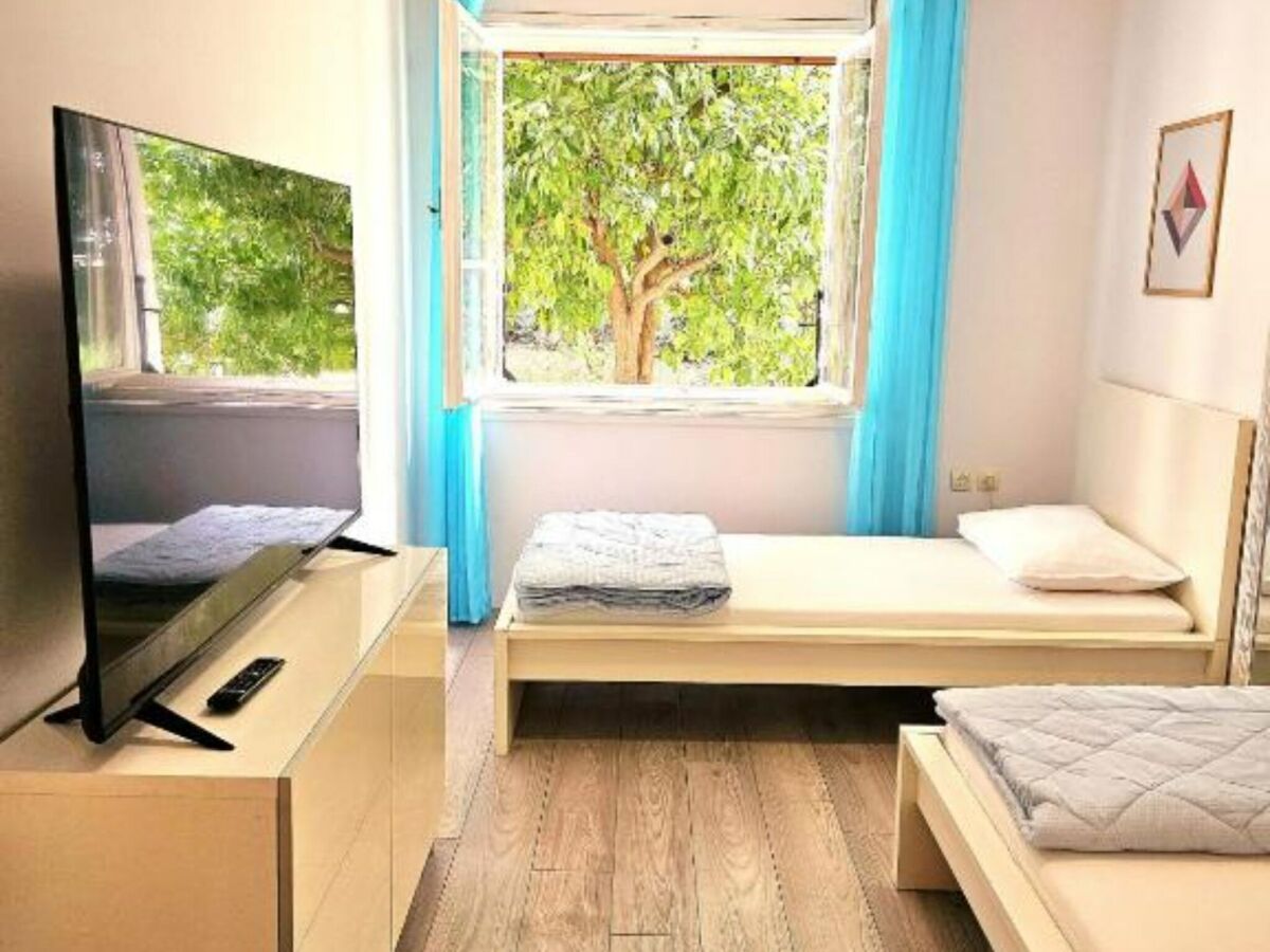 Apartment George Central Apartment - Two Bedroom Apartment with Park View - Features photo 3