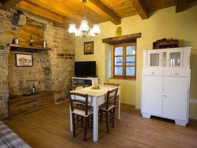 Apartment Abitanti Rustic Apartment with Balcony - Two Bedroom Apartment with Balcony - Features photo 12