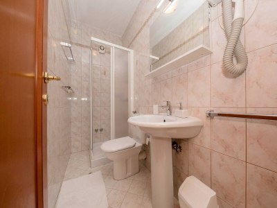 Apartment Guest House Villa Anggela - Comfort Triple room with Balcony and Sea View - Features photo 15