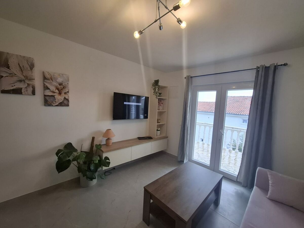 Apartment Apartment Jakić - One Bedroom Apartment with Garden View - Features photo 4