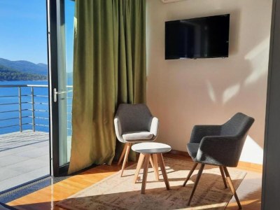 Villa Beachfront Luxury Villa with Private Pool and Stunning Sea Views - Features photo 18