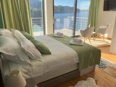 Villa Beachfront Luxury Villa with Private Pool and Stunning Sea Views - Features photo 22