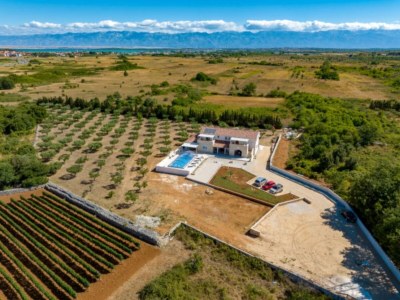 Villa Rustic Villa Perosa With Heated Pool in Nin - Villa