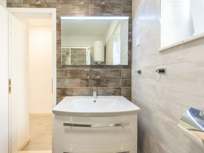 Apartment Apartments Lucija - Two Bedroom Apartment with Balcony and Sea View - Features photo 24