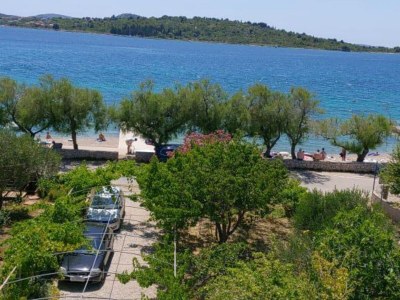 Apartment Modern Beachfront Apartments near Šibenik - Classic  Studio Apartment with Balcony and Sea View - Outdoor photo 2