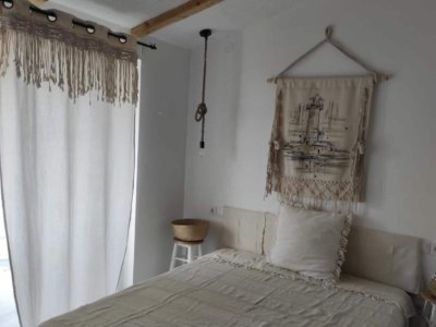 Apartment Modern Beachfront Apartments near Šibenik - Classic  Studio Apartment with Balcony and Sea View - Features photo 15