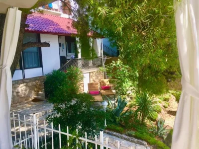 Holiday house Beach House - 2m from beach - Three Bedroom House - Outdoor photo 10