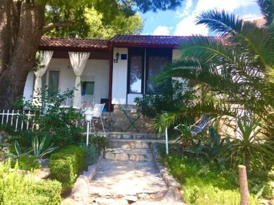 Holiday house Beach House - 2m from beach - Three Bedroom House - Outdoor photo 11