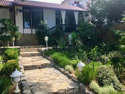 Holiday house Beach House - 2m from beach - Three Bedroom House - Outdoor photo 13